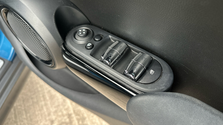 MINI Hatchback 1.5 Cooper Classic 5dr Auto Petrol Hatchback